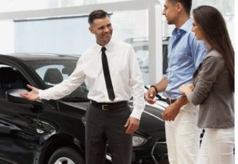 一女子贷款买奔驰，拖欠30万赖账，商家是如何维权的？