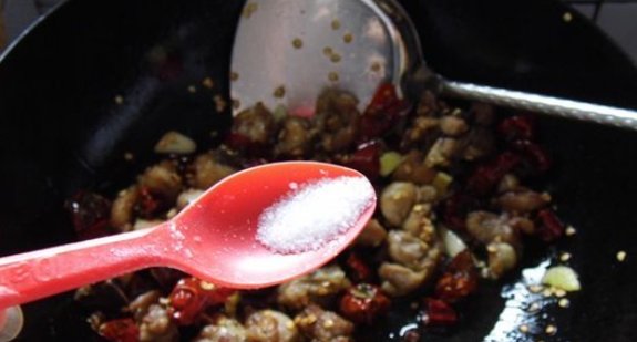 辣子鸡的制作方法视频