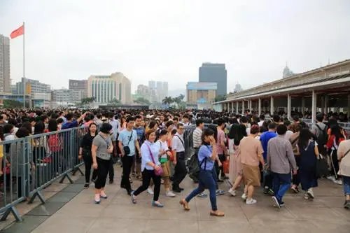 还记得五一七天乐综艺吗？五一之前的七天假为什么会变成现在的调休五天假？