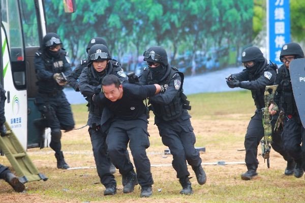恩施小学发生伤人事件，嫌疑人因何施暴？