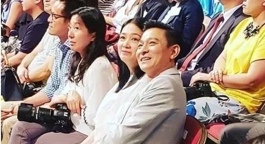 刘德华老婆朱丽倩 ，首富家族资产过千亿，她究竟是什么人？