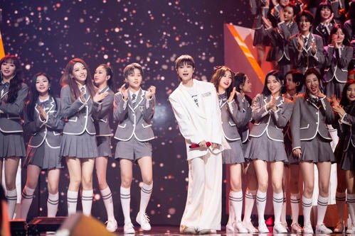 东风卫视对比湖南卫视的618晚会，哪个更胜一筹？