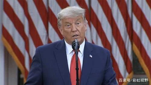 特朗普金色头发变得花白怎么回事？