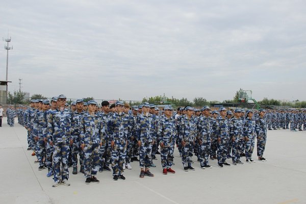 大一男生军训跳《极乐净土》，你觉得男生跳的怎么样？