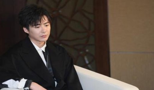 极挑嘉宾摘国家二级保护植物引争议，节目组有何回应？