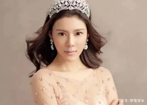 十八线女艺人，李泽楷对她朝思暮想，林丹为她抛下怀孕的老婆 ，究竟是谁？