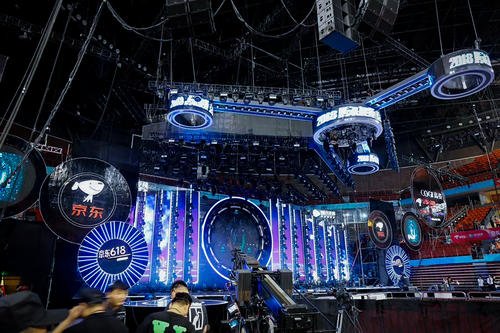 东风卫视对比湖南卫视的618晚会，哪个更胜一筹？