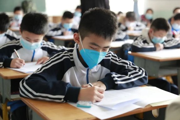 今年的全国3卷数学和去年相比，你认为比去年容易了还是更难了？