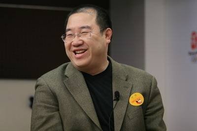 英达宠爱一双儿女，却不闻大儿子巴图，其中有什么隐情吗？