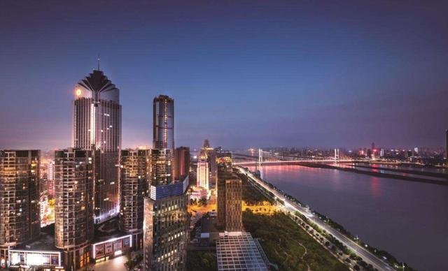 中部省份中，哪个省综合经济实力最强？为什么？