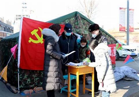 大连社区解封90后志愿者激动落泪，看到这一幕你是何感受？