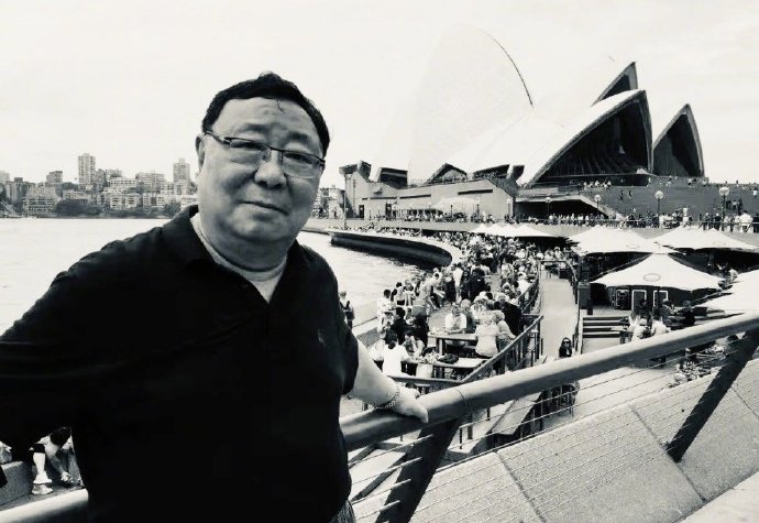 海派喜剧《老娘舅》导演屠耀麟去世，都有哪些圈内好友发文悼念？