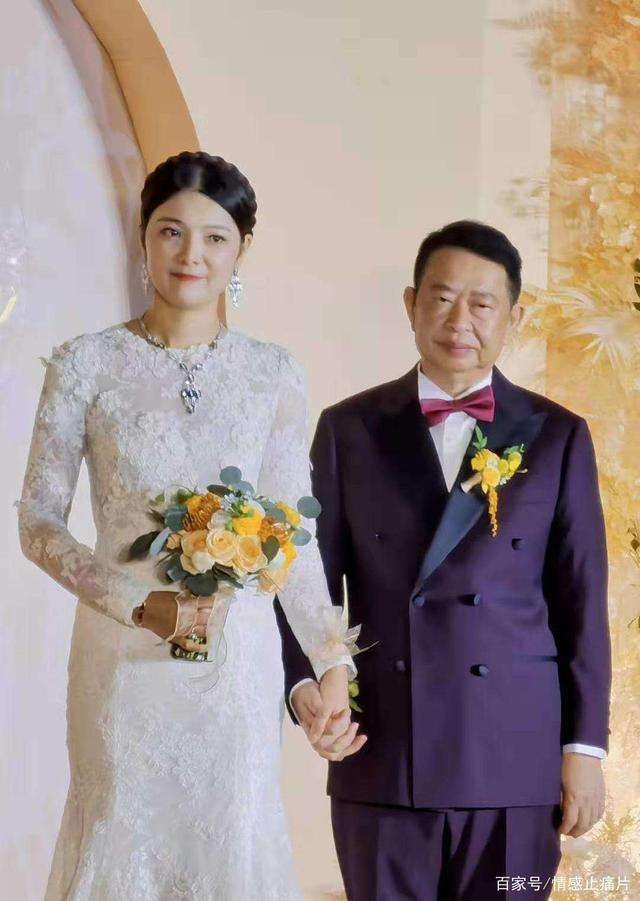 紫金矿业的董事长陈景河大婚，他新婚妻子是干什么的？