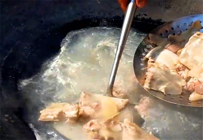 巴西红耳龟可以吃吗，要怎么做啊