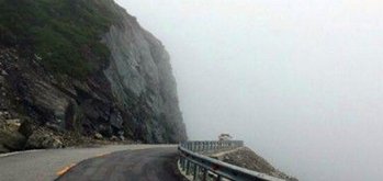中国在洞朗地区修的是公路还是铁路？