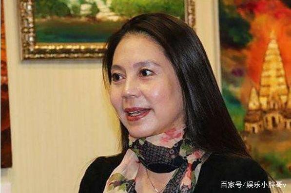 当初入美籍叛逃美国的网球冠军胡娜，回国开画展挣钱，如今怎样了？
