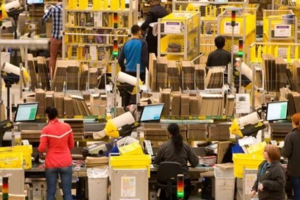 英国食品供应紧张，超市爆发抢购潮，官方对此采取了哪些应对措施？