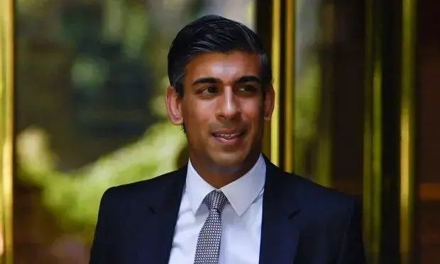苏纳克当上英国首相，印度民众为何都在说“君子报仇百年不晚”？