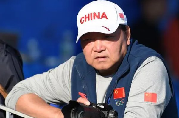 我国最早在奥运会夺得金牌的是谁