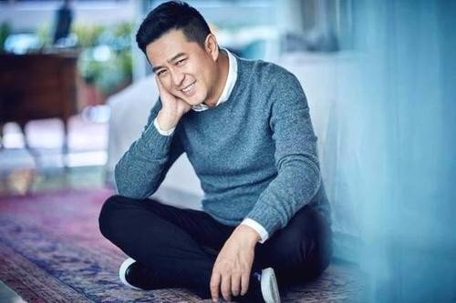张嘉译妻子王海燕深夜微博发文疑似离婚，为何吓坏了网友？