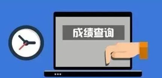 儿子查分后盯手机愣住，妈妈心疼！这名学生到底考的如何？