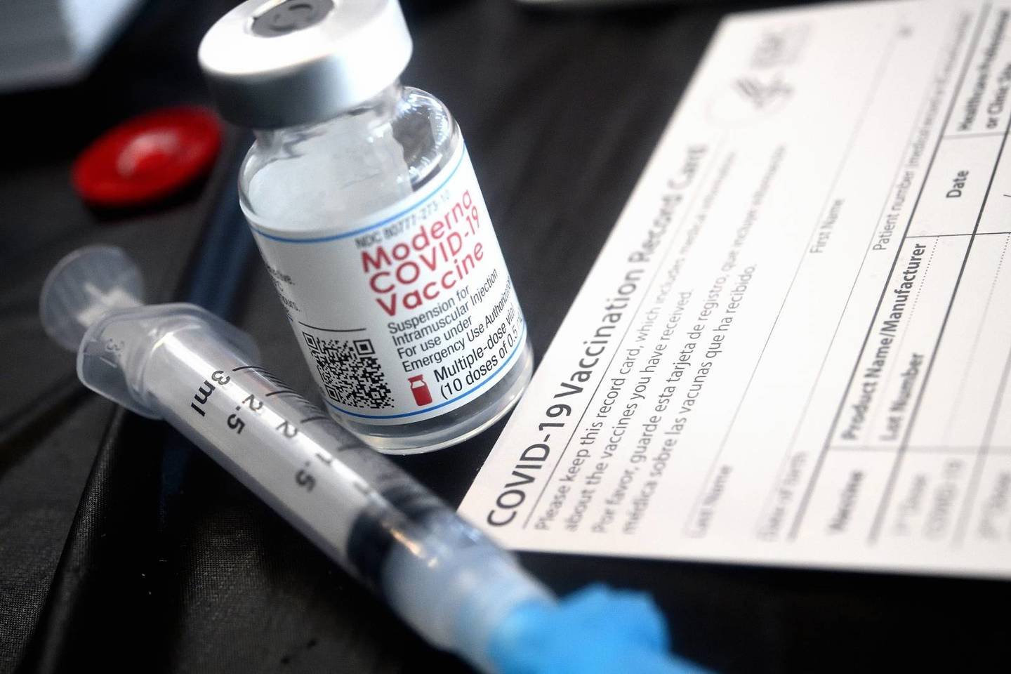 多地对公职人员提接种要求，事关工资发放，这一要求的目的是什么？