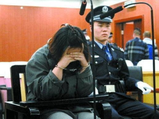 北京一女幼师被情夫威胁开车将其撞死，你如何看待女幼师这一行为？