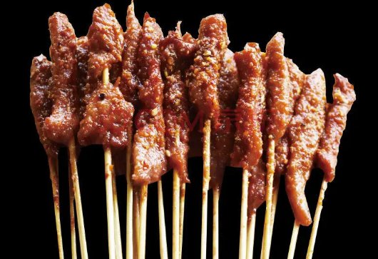 杭州男子外卖点了“烈焰牛肉味小串”感觉味道不对，商家是如何处理此事的？