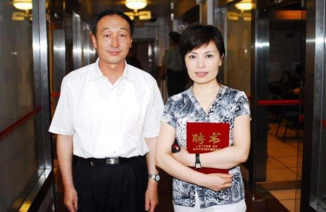 58岁的李瑞英，隐瞒了32年青梅竹马的老公，他到底是谁？