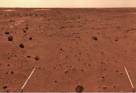 “祝融号”火星车开始穿越哪些复杂地形地带？