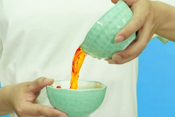 空碗取水的魔术教程