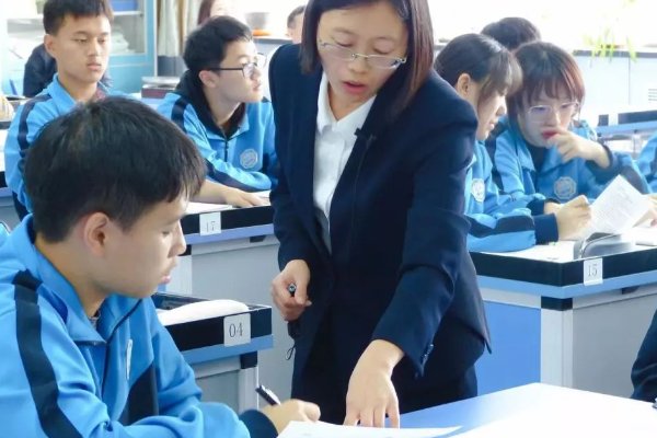 高考分几点出