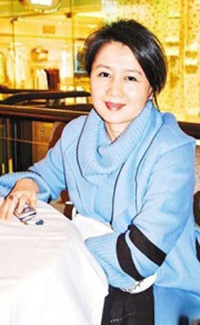 梁安琪怎么认识何鸿燊的 26岁梁安琪为何会看上64岁何鸿燊