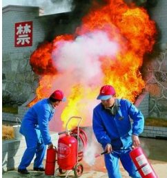 上海石化火势得到控制，火灾发生后上海石化同步启动了环境应急预案？