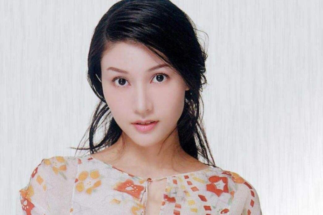 赌王去世一个月后，李嘉欣就挑衅原配何超琼，后来怎样？