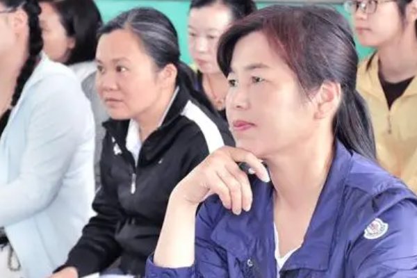 全党要牢记中国共产党是什么,要干什么这个