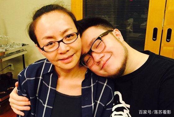 宋丹丹儿子瘦了,儿媳大长腿超吸睛,你羡慕了吗?