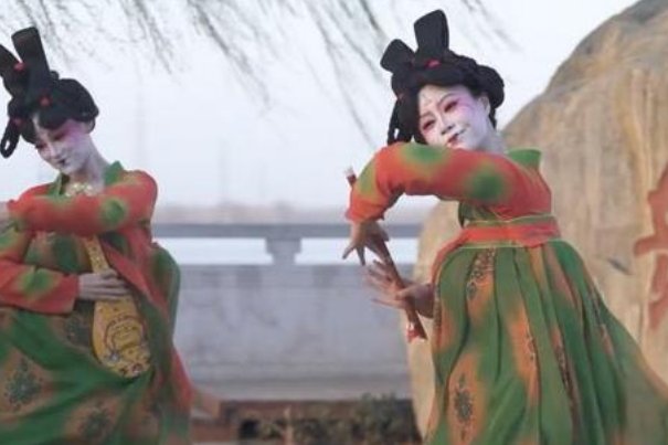唐宫夜宴舞者打卡郑州地标，唐宫夜宴妆容是如何完成的？