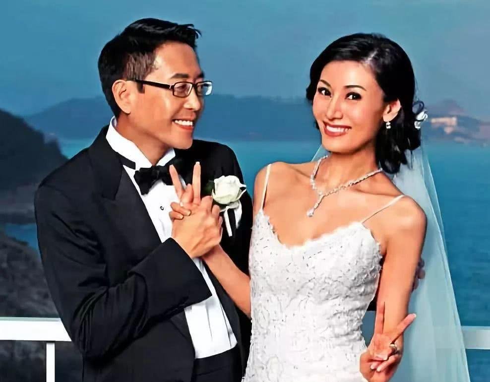 赌王去世一个月后,李嘉欣就挑衅原配何超琼,后来怎样?