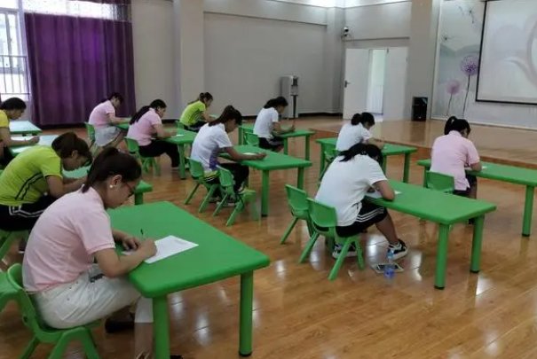 想去幼儿园当保育员,哪种保育员证是正规的?