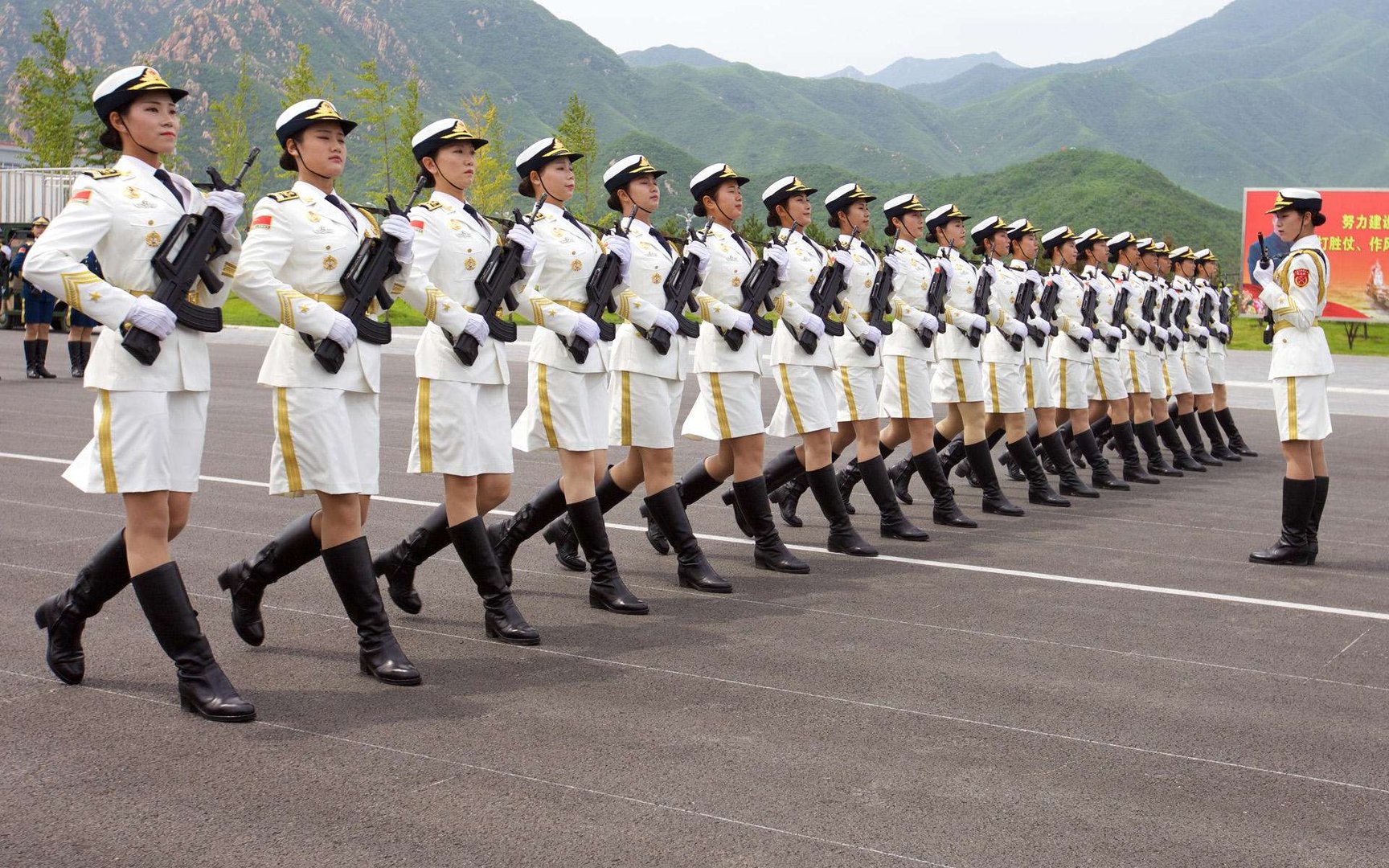 当女兵的条件 和当女特种兵的条件?????