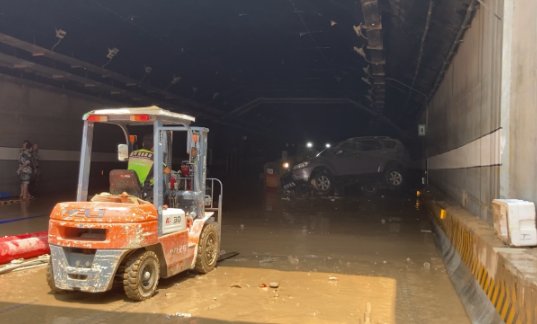 京广隧道拖出200多辆涉水车，救援难度为什么这么大？