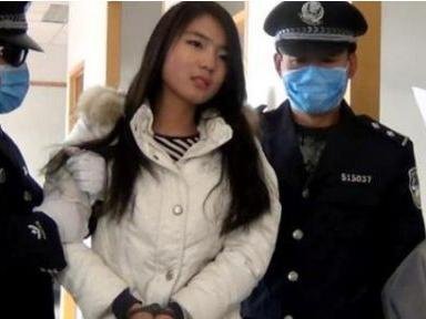 北京一女幼师被情夫威胁开车将其撞死，你如何看待女幼师这一行为？