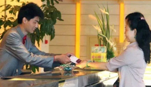住宾馆不到24小时就叫走可以投诉吗?