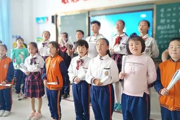 中秋恰逢国庆诗句