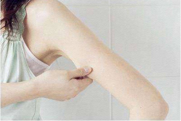 女子腿脚没劲原是老年综合征？出现哪些现象暗示肌肉可能在流失？