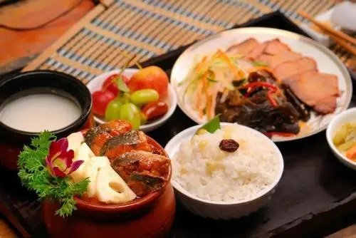 今年上半年的餐饮收入21712亿元，这个水平是否已经恢复到疫情前了？