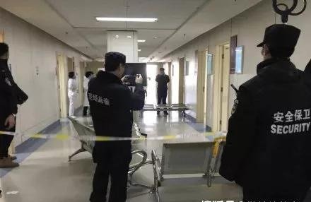 陶勇医生仍然在受伤前的诊室工作，是什么力量支撑他克服之前的阴影？