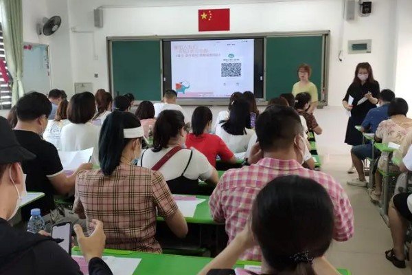 欢迎新老师加入班级群家长应该怎么说呢?
