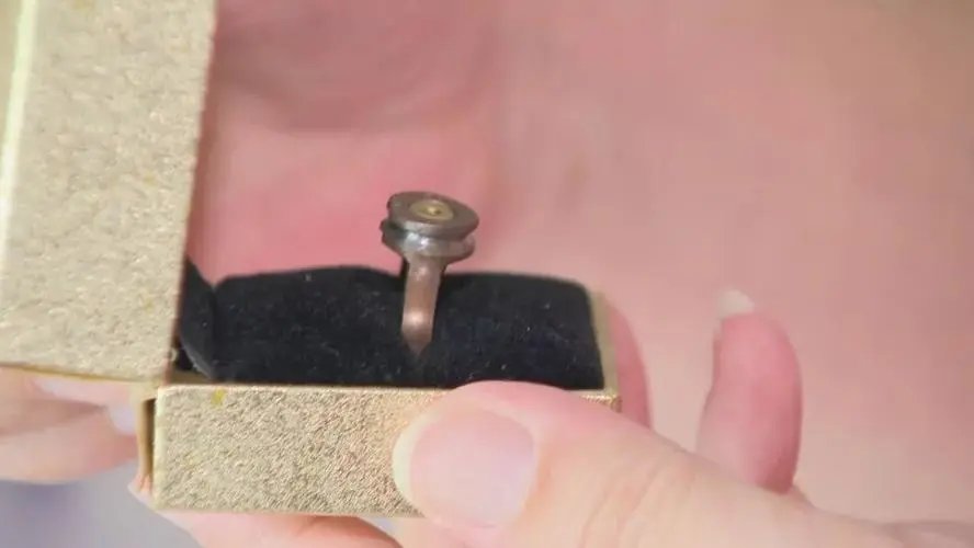 退伍军人用子弹壳做戒指送奶奶！这样的礼物有什么意义？